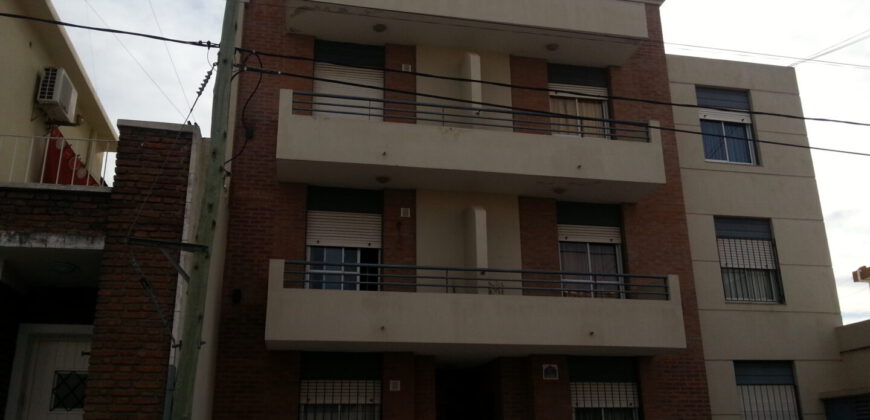 EN VENTA AMPLIO DEPARTAMENTO DE DOS DORMITORIOS