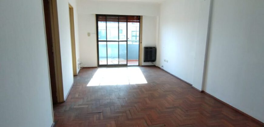 VENDO DPTO 2 DORM EN MICROCENTRO